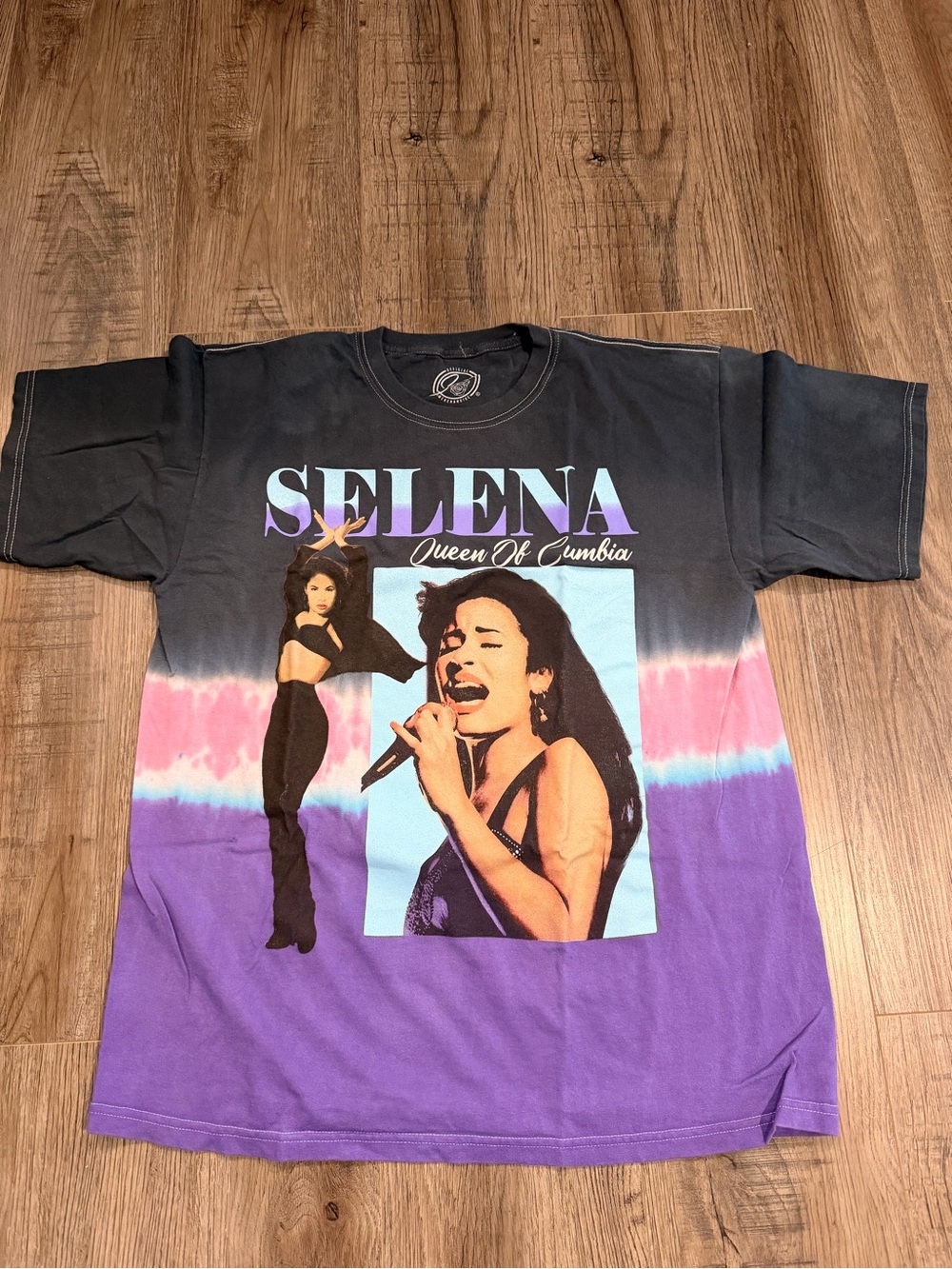 Selena T-shirt size large